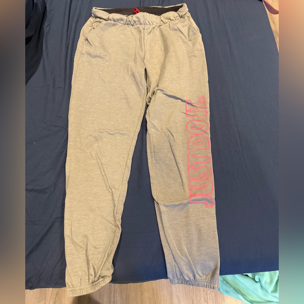 Nike Adult Women sweatpants with pink detail
